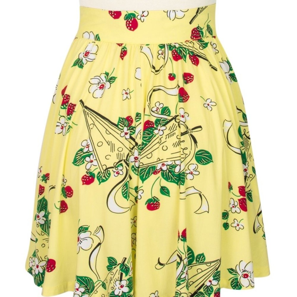 "Berry Chantilly" high-waisted, retro shorts, sz 2